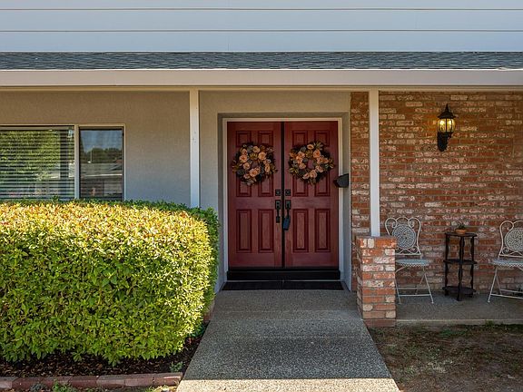 2nd image of 6728 Hillglen Way