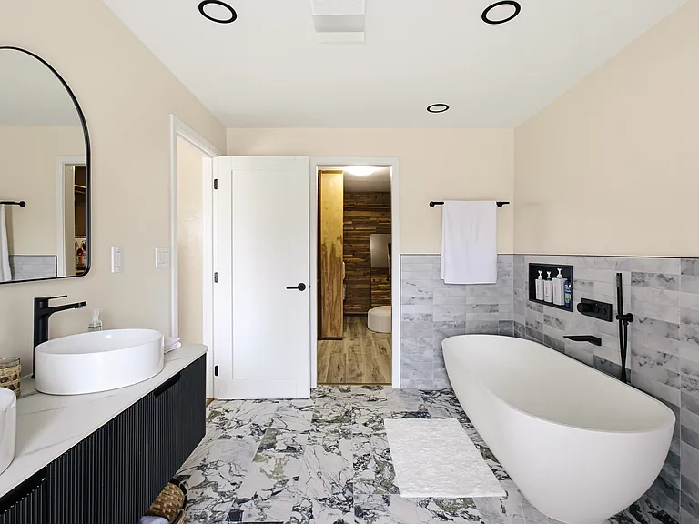 Brand-new primary bathroom with walk-in closet (Pic 4)