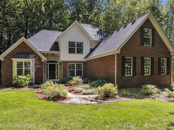 2036 Moorlands Vw, Howell, MI 48855