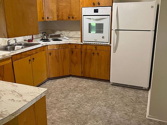 5th image of 240 Glen Dr