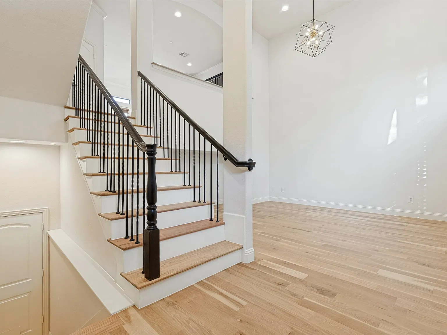 3 bed, 2.5 bath, 1855 sqft, $3,600 — Photo 4