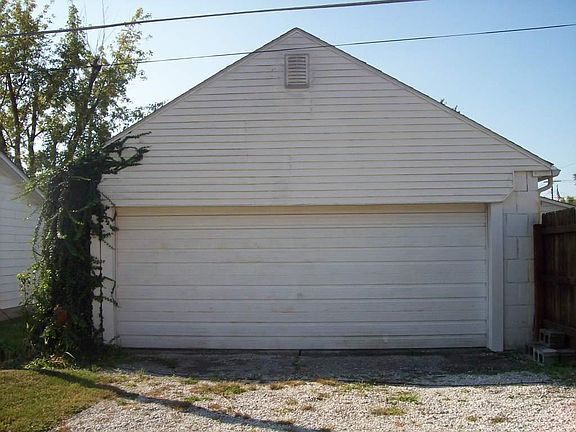 2nd image of 1080 E St NE