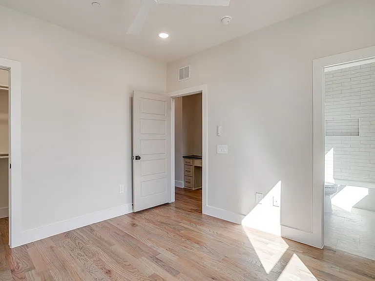 2820 Weisenberger St #102 — Photo 28
