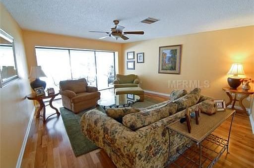 4th image of 5003 Garrick Ct