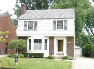 418 Maison Rd, Grosse Pointe Farms, MI 48236