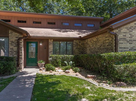2nd image of 1002 Rushwood Dr