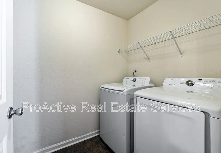 2104 Miller Ave — Photo 27