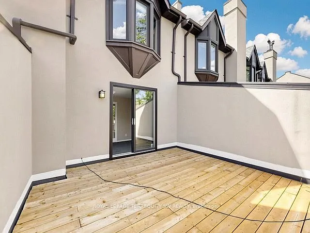 601 Roehampton Ave — Photo 16