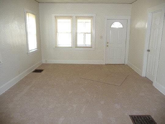 2nd image of 2028 Elm St