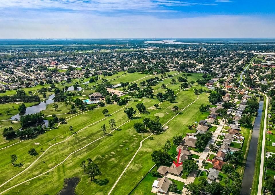1st image of 84 Country Club Dr
