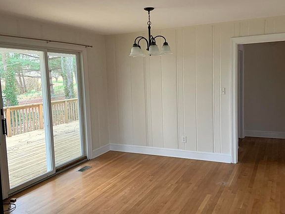 4th image of 914 Westview Cir