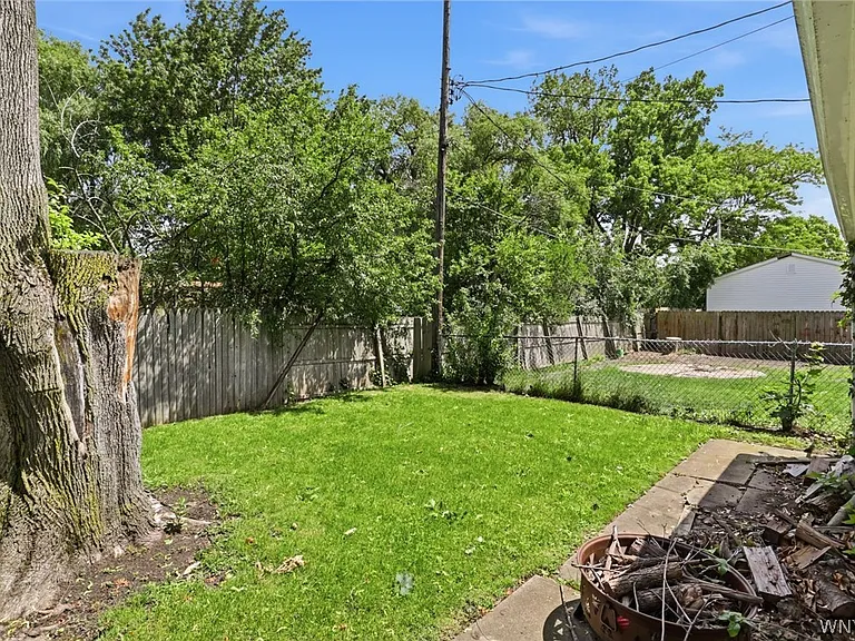 16 Paramount Pkwy — Photo 33