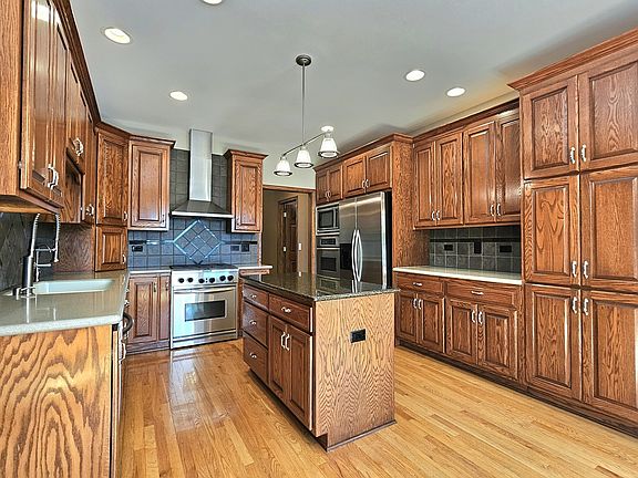 5th image of 21024 Saint James Ct