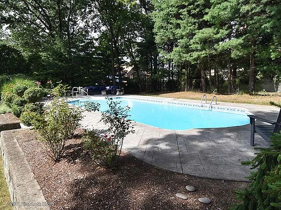 2nd image of 4 Baldwin Orchard Dr