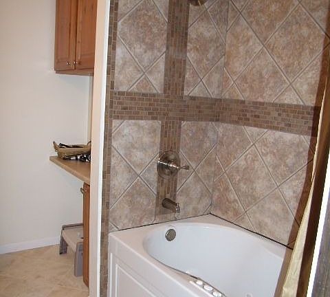 Master jet tub/shower