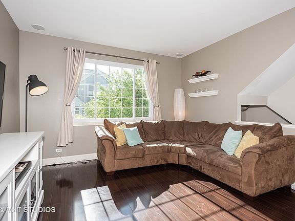3rd image of 275 Concord Dr