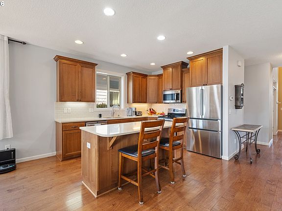 5th image of 10907 NE 88th St