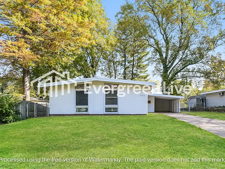 330 Holiday Hl — Photo 1