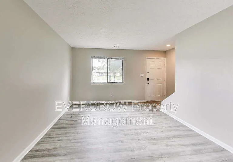 9455 Huggin Hollow Rd — Photo 5