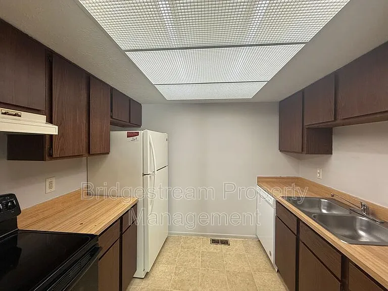 1181 Redbluff Dr #B — Photo 4