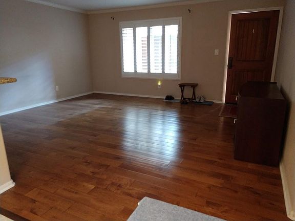 3rd image of 3212 Collier Ave Unit 2