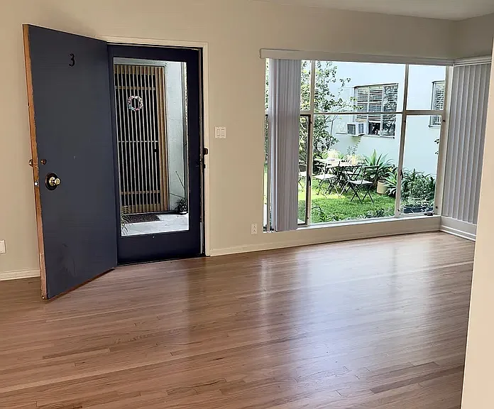 745 S Plymouth Blvd #3 — Photo 2