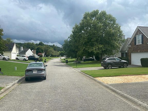 4th image of 13 Equestrian Way NE
