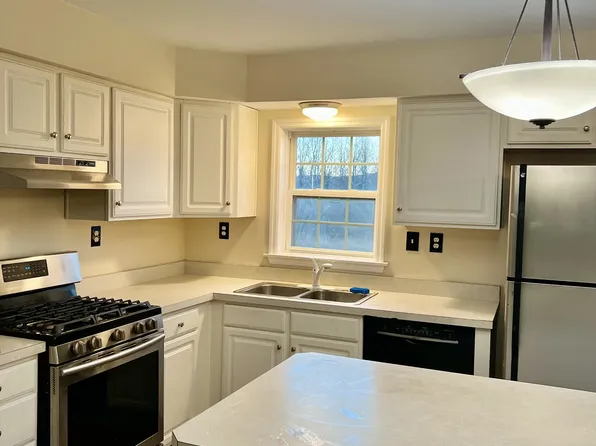 9 Apple Blossom Ln, Ithaca, NY 14850