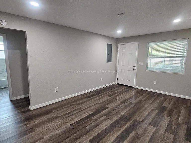 10875 Biscayne Blvd — Photo 13