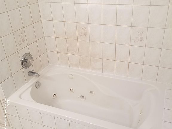 5th image of 6241 N Francisco Ave #One