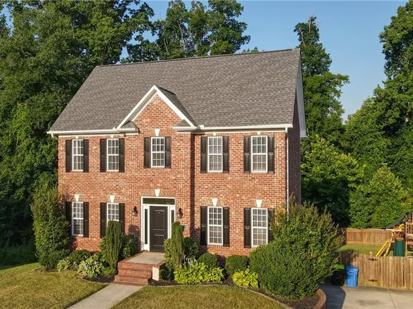 6902 Prairie Grove Dr, Clemmons, NC 27012