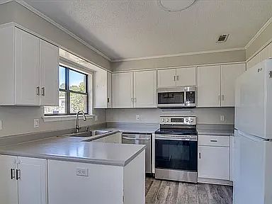 4th image of 2339 Moncrieff St