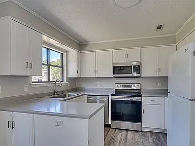 2339 Moncrieff St — Photo 4