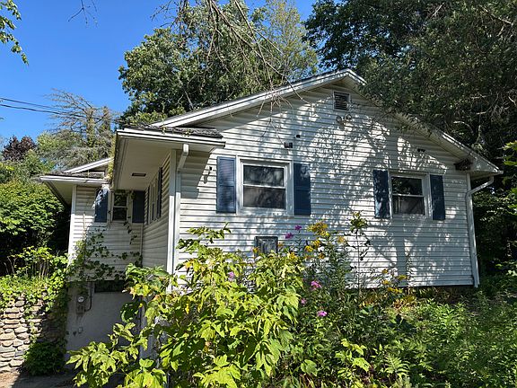 2nd image of 2061 Main St