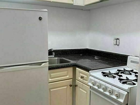 3rd image of 317 E 14th St APT 1C