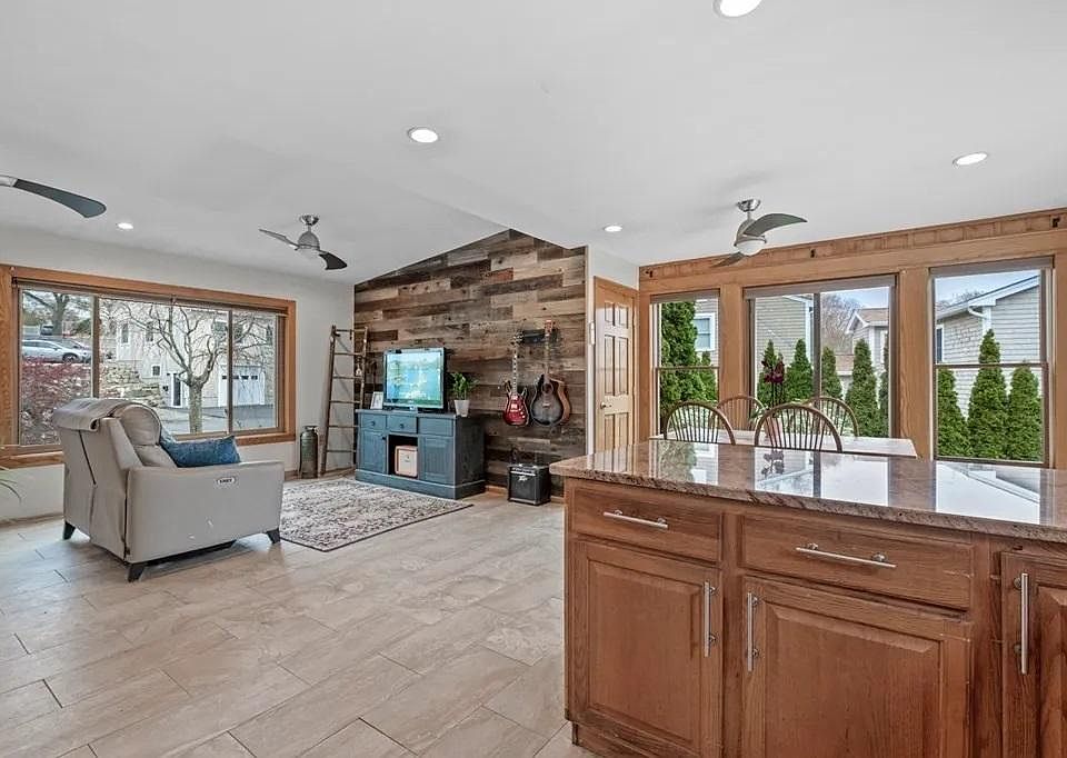 9 Hodgkins Rd Rockport, MA, 01966 Apartments for Rent Zillow