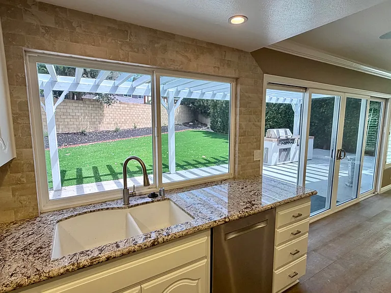 2229 E Chesterton St — Photo 10