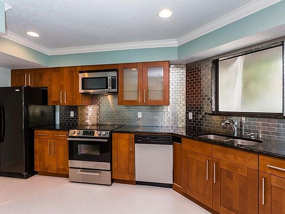 3rd image of 2591 Derbyshire Cir