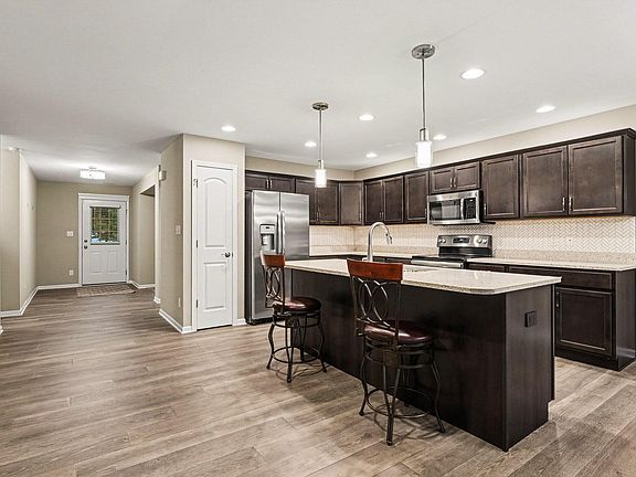 3rd image of 2950 Daintree Way