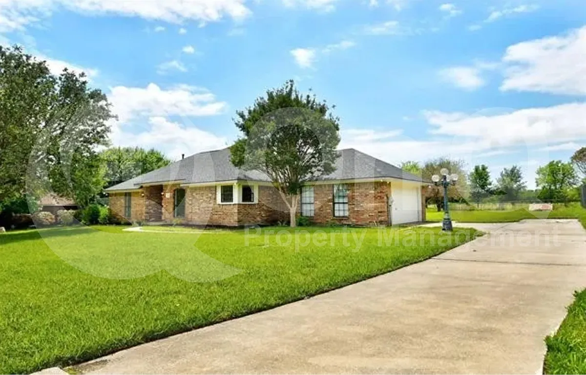 3 bed, 2.0 bath, 1892 sqft, $2,699 — Photo 2