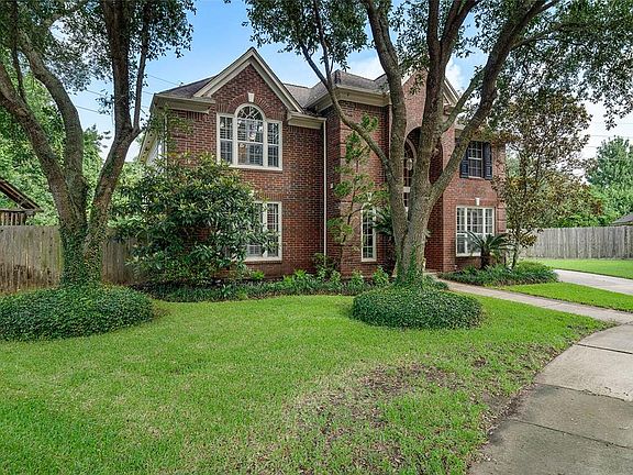 2nd image of 1806 Pebble Hill Ct