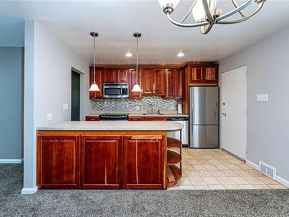 5th image of 704 King St