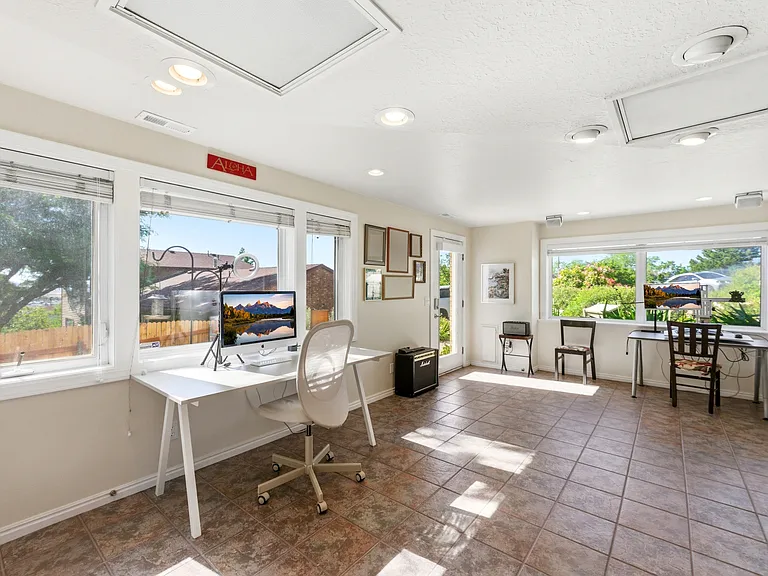 660 Cayias Dr — Photo 22