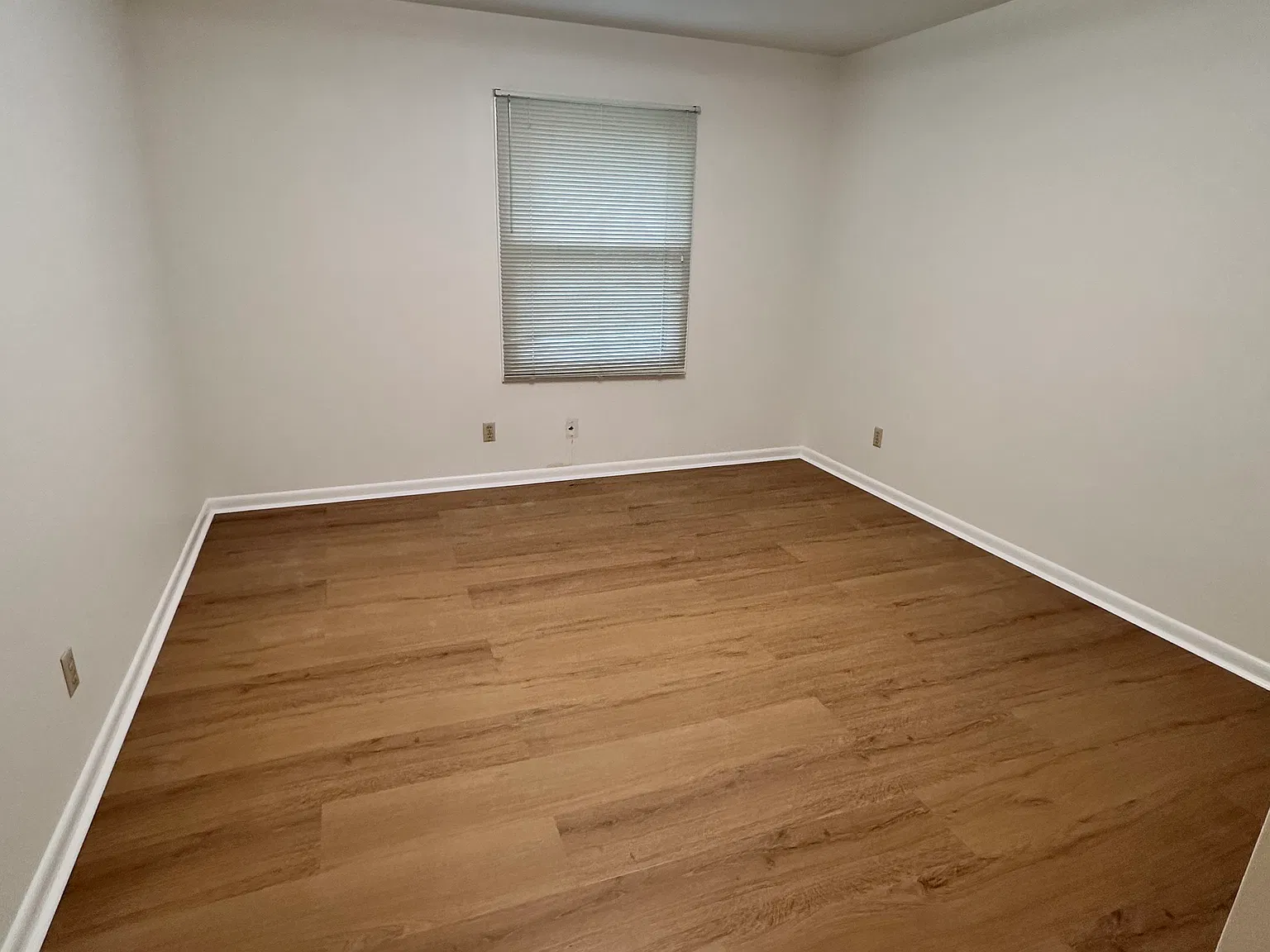 4 bed, 2190 sqft, $3,900 — Photo 4