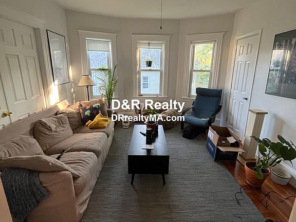 3rd image of 115 Yorktown St