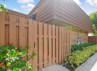 2512 Camelot Ct, Cooper City, FL 33026