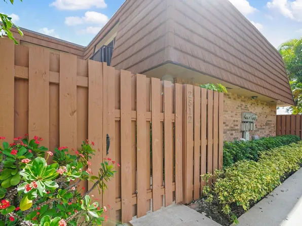 2512 Camelot Court, Cooper City, FL 33026