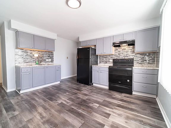 3rd image of 6619 W Lloyd Dr APT 5C