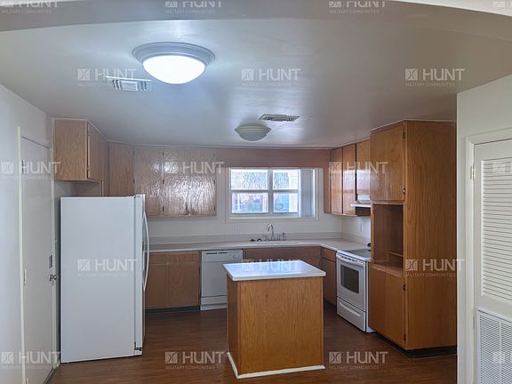 3rd image of 102 Banyan Dr