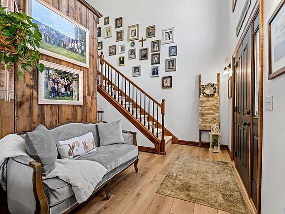 3rd image of 3109 S Miramar Cir
